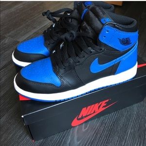 Royal 1s size 7Y (fits women’s 8.5)